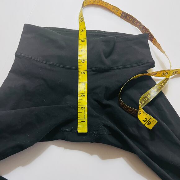 Lululemon Black Cropped Mesh Detail Leggings Size Small - Picture 7 of 8